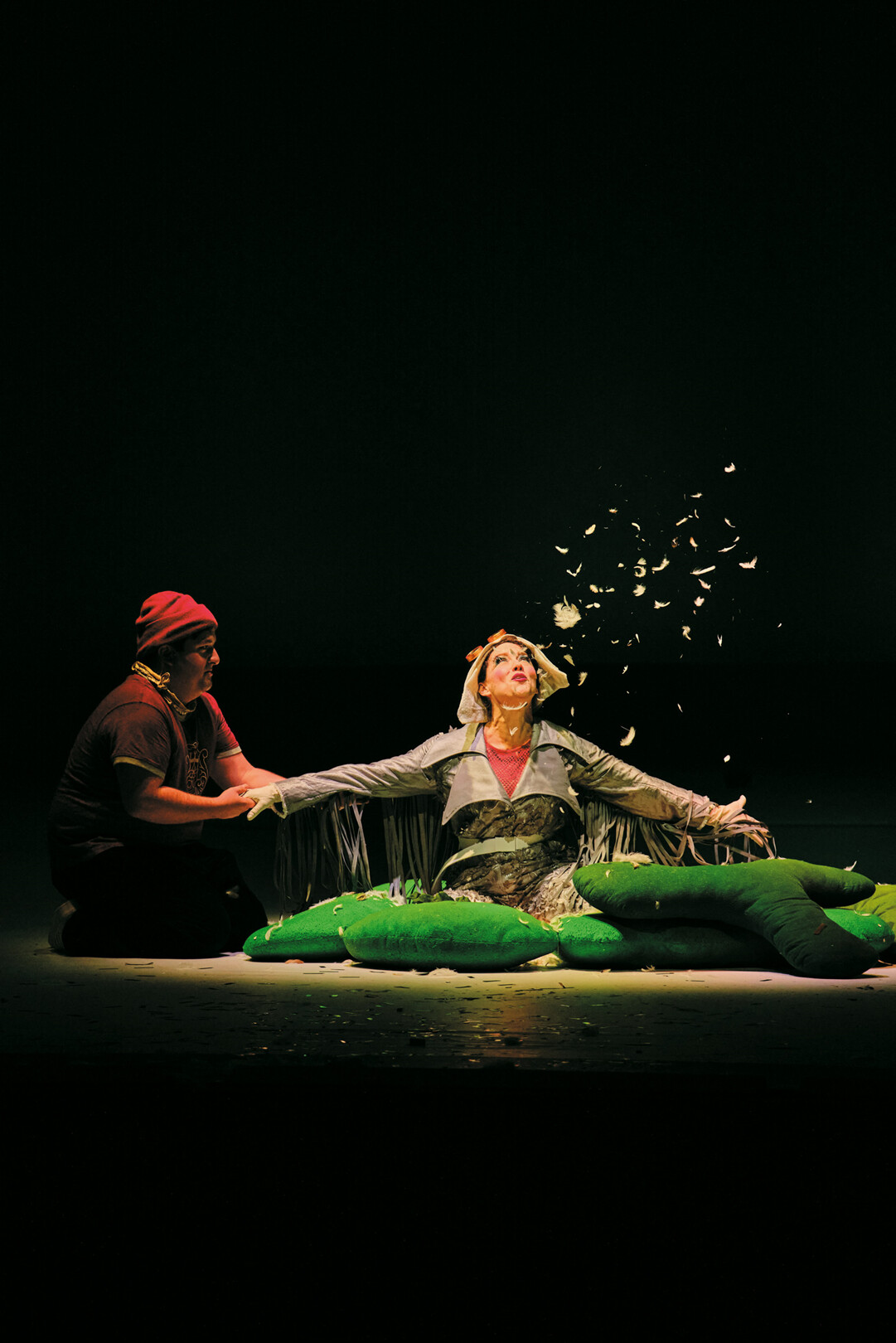 Caspar Krieger als Nils Holgersson und Alma Sadé als Daunenfein