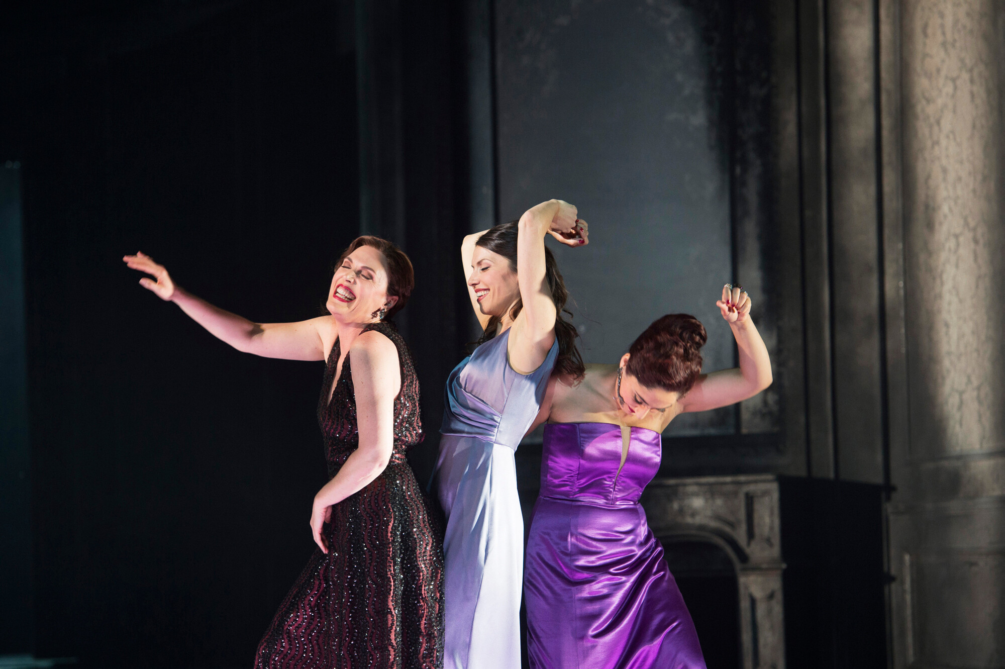 Drei Sängerinnen auf Bühne, Szene aus Semele